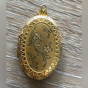 Vintage Gold Floral Engraved Locket Pendant